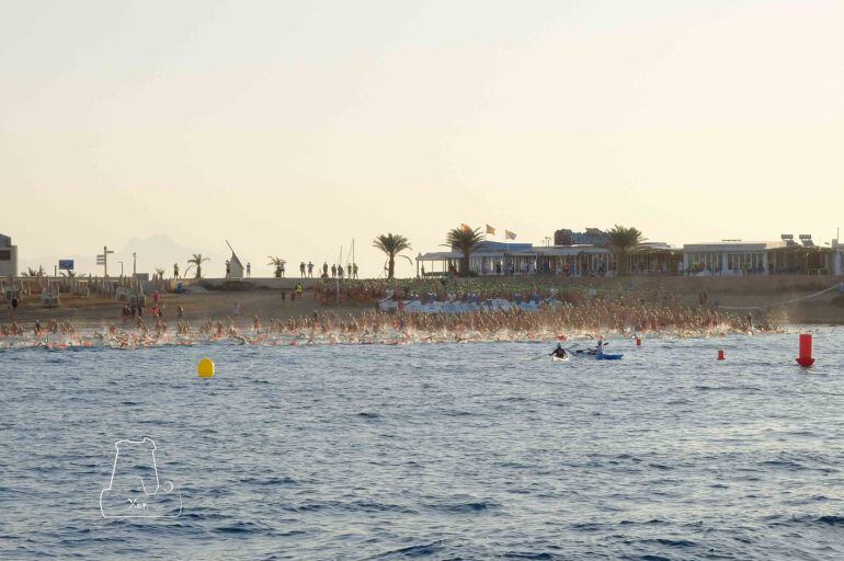 Salida de la última edición de la Travesía a Nado Tabarca-Santa Pola