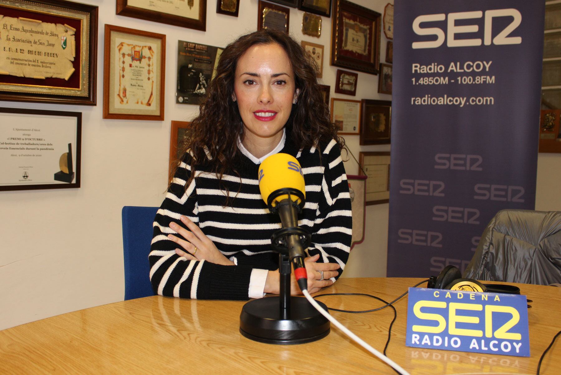 Mireia Estepa, en l'estudi central de Radio Alcoy