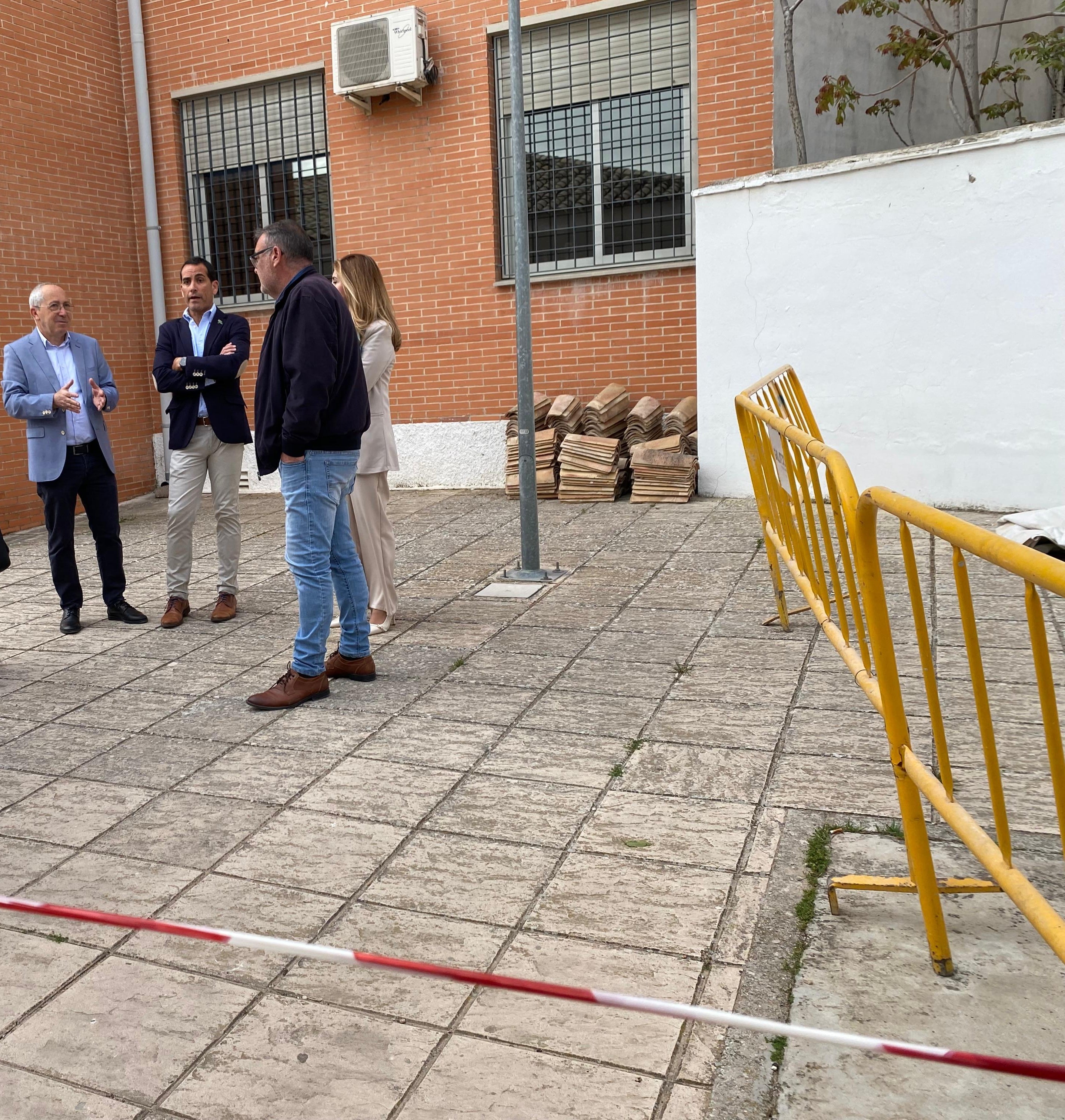 Otro momento de la visita del delegado de educación el IES Juan López Morillas