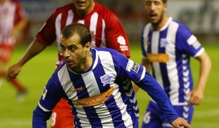 El centrocampista Juanma ante el Girona.