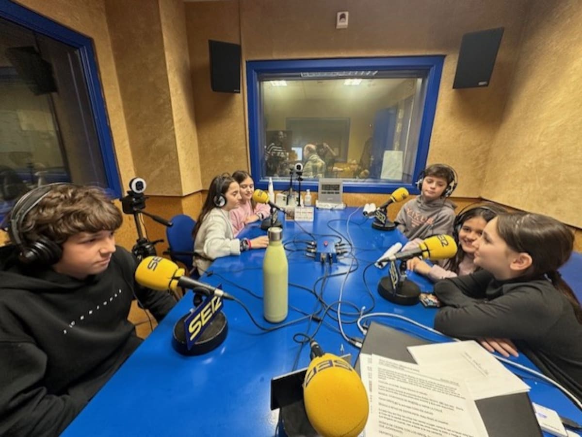 El día que los consejeros de ‘La Ciudad de las Niñas y los Niños’ se apoderaron del Hoy por Hoy SER de Huesca