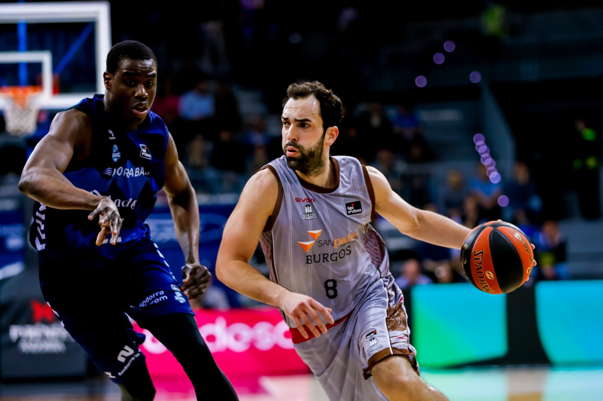 Vítor Benite en uno de los partidos de la pasada temporada ante el Morabanc Andorra, equipo que también jugará la próxima campaña en la LEB Oro. / Foto: ACB Photo - Martín Imatges