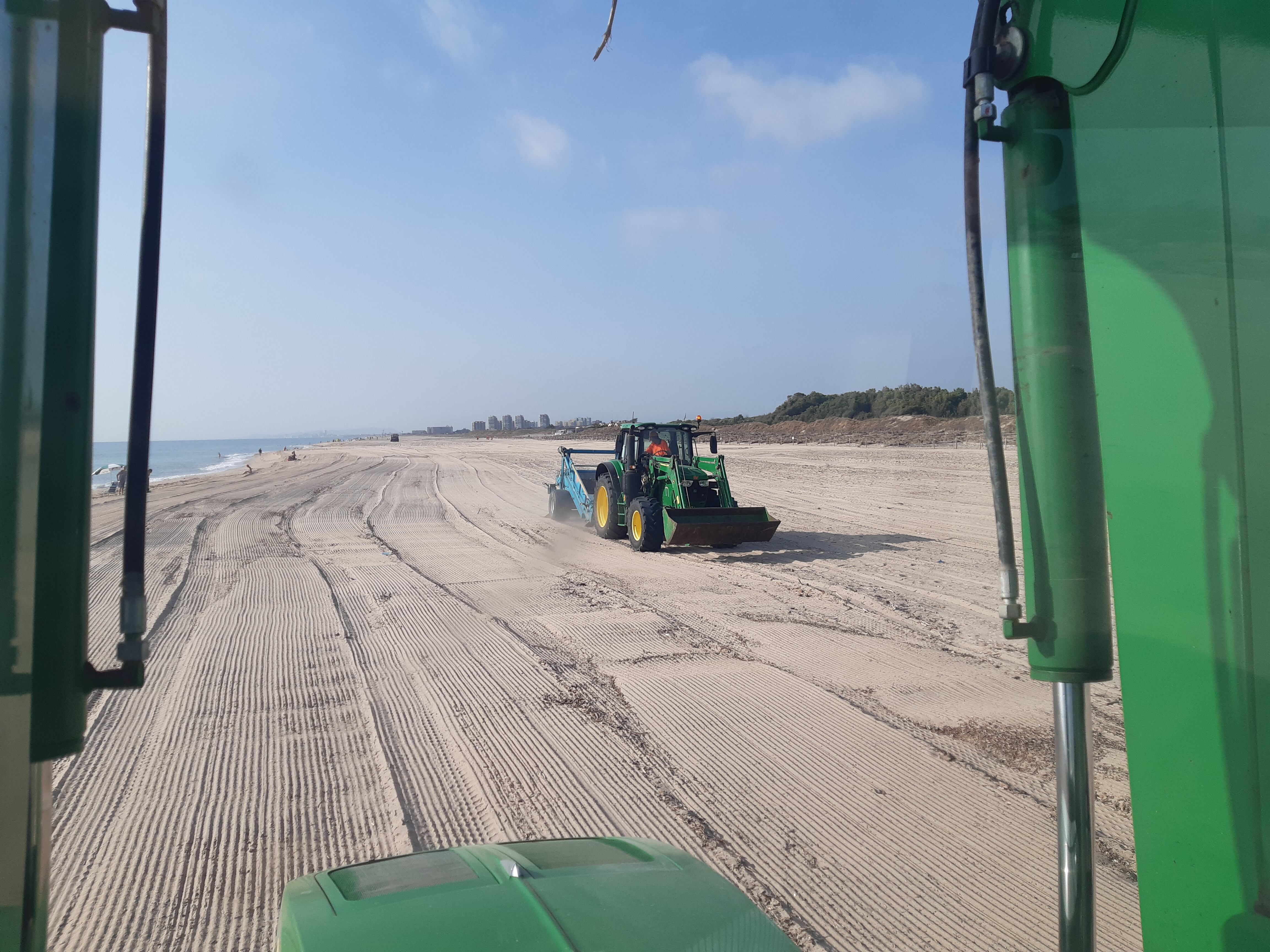 Limpieza de las playas del sur de València