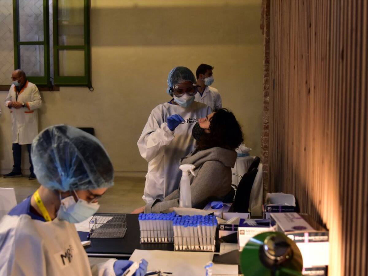 Las UCI frenan los ingresos, pero Cataluña suma otras 112 muertes por COVID