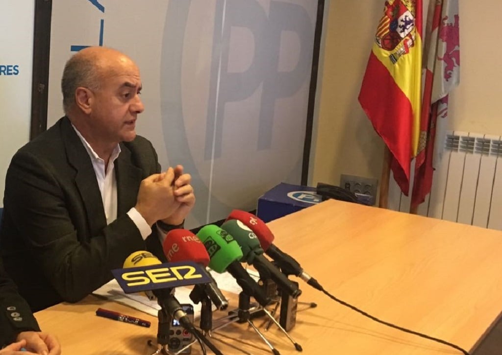 Miguel Ángel García Nieto en la sede del Partido Popular de Ávila