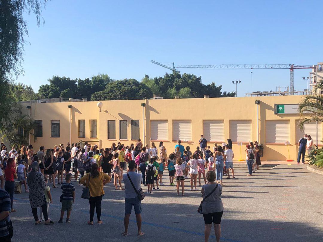 Primer día de curso en primaria en un colegio de Motril (Granada) en un curso marcado por la covid-19