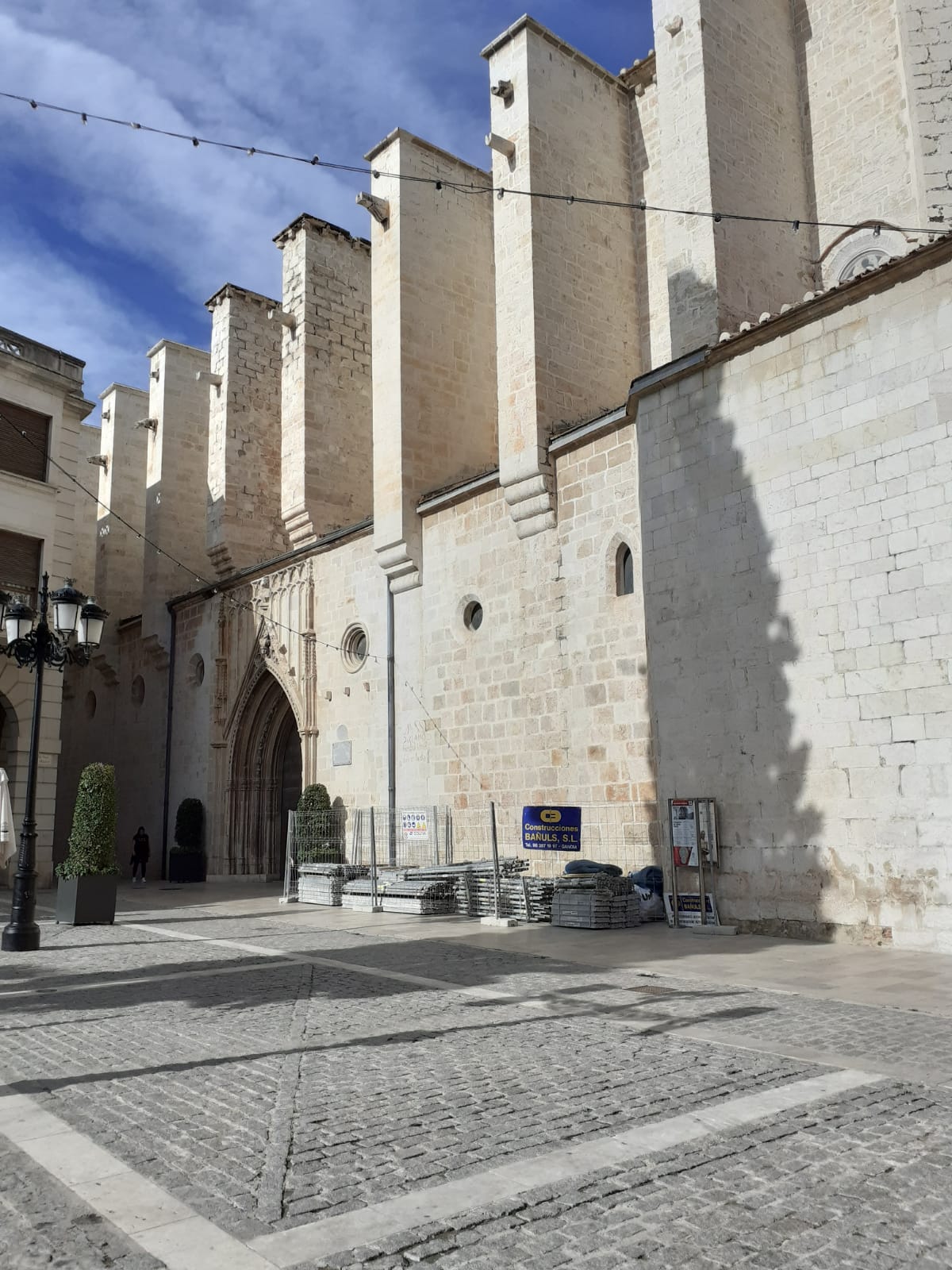 Las obras de los contrafuertes de la Colegiata de Gandia han comenzado hoy.