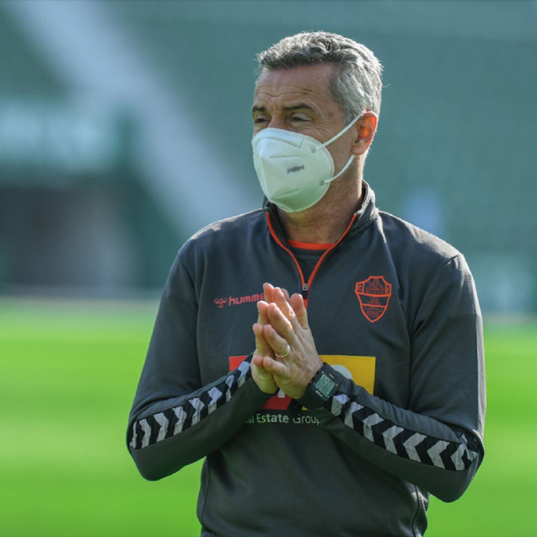 Fran Escribá durante un entrenamiento en el Martínez Valero