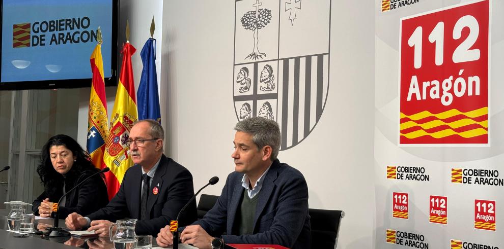 De izquierda a derecha Simona Dragan, Miguel Ángel Clavero y Jorge Crespo en la presentación de la Memoria del 112 Aragón de 2024