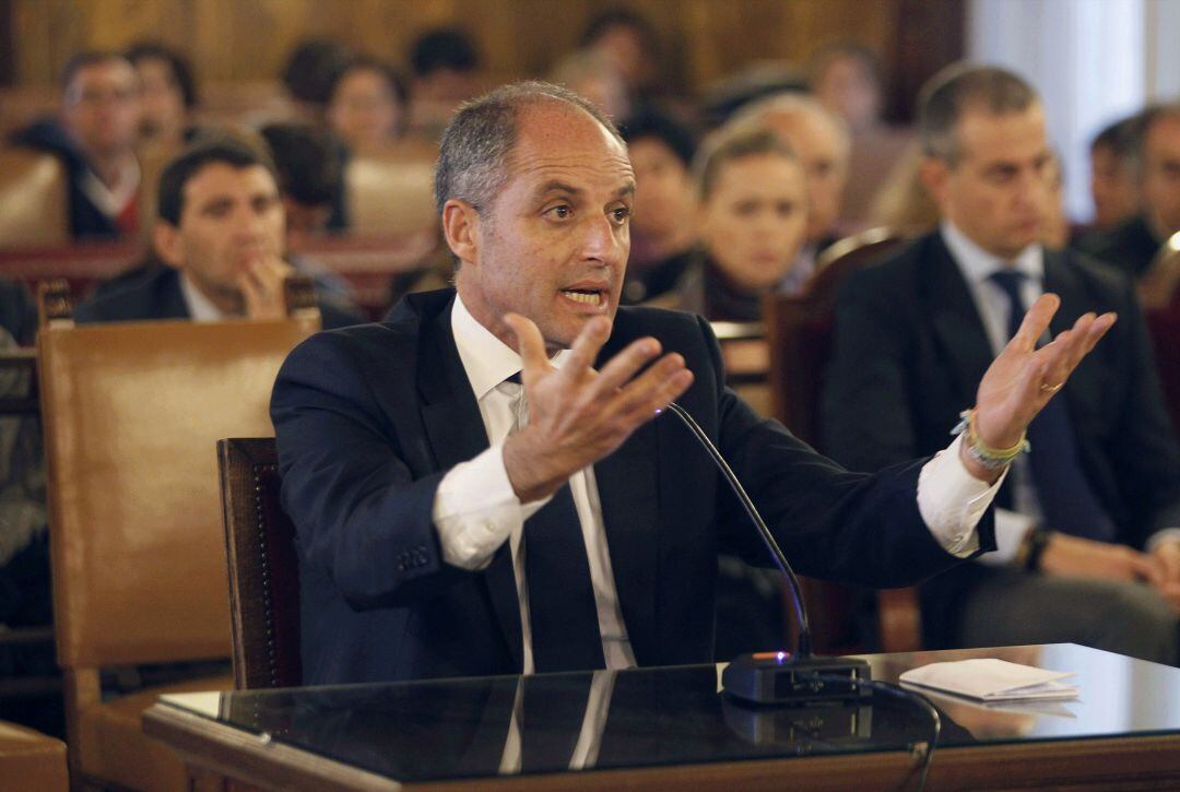 El expresident de la Generalitat, Francisco Camps, durante el juicio en diciembre de 2011 por los trajes, del que salió absuelto.