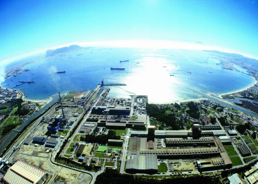 Imagen aérea de la planta de Acerinox en Los Barrios.