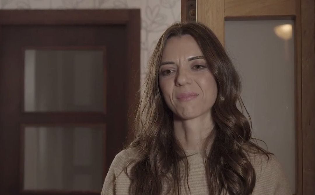 Actriz que interpreta a la aficionada de la felicitación navideña