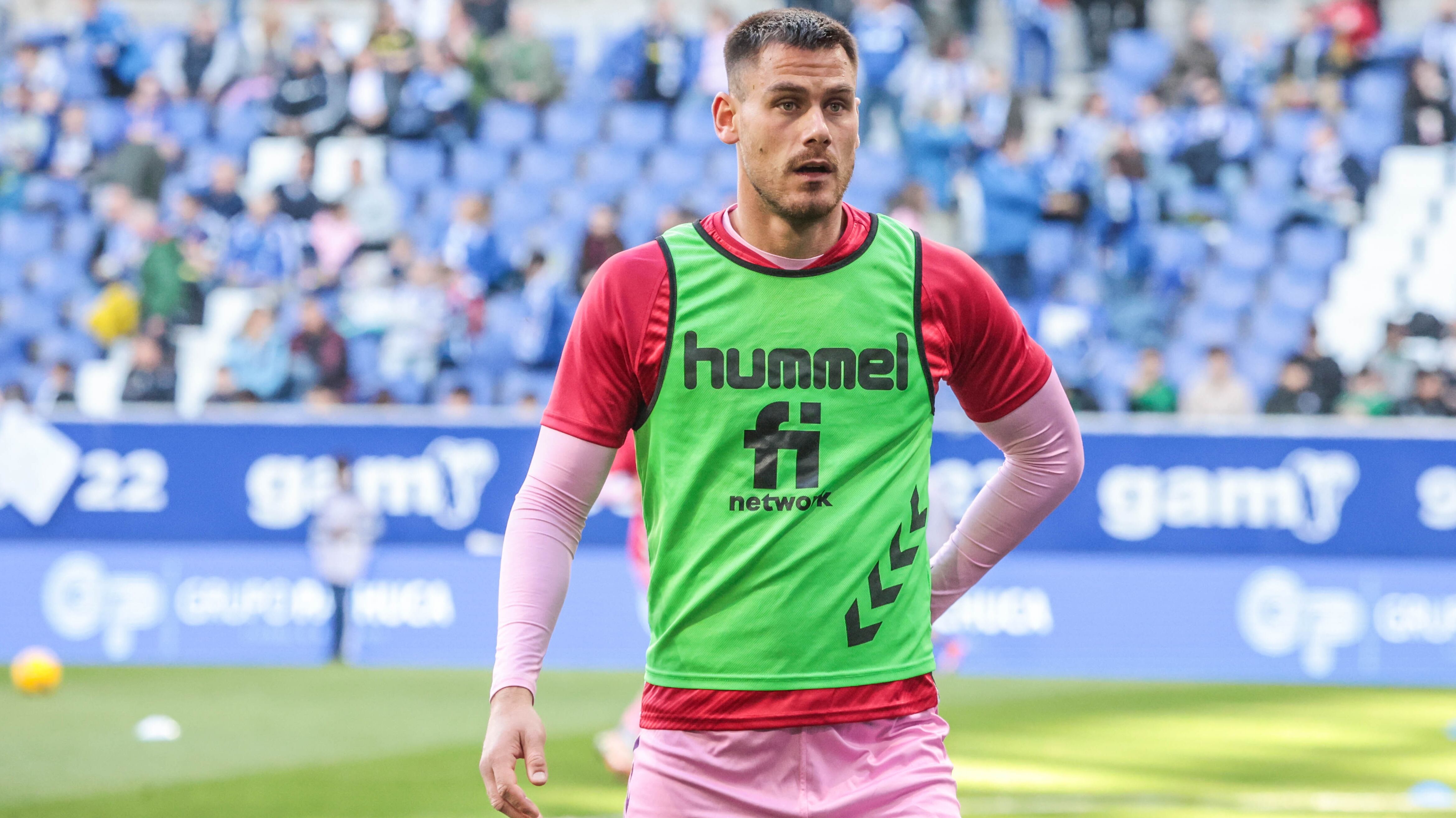 Dario Đumić no pudo terminar el partido en Oviedo