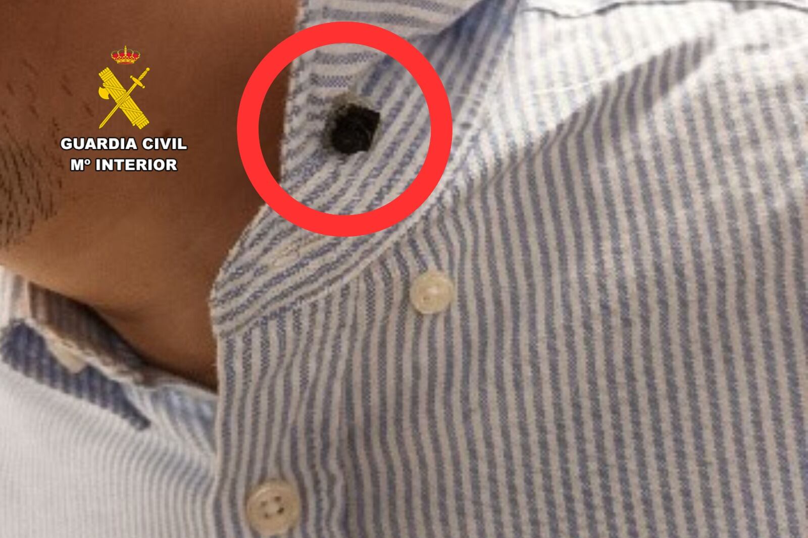 La cámara estaba oculta en su camisa