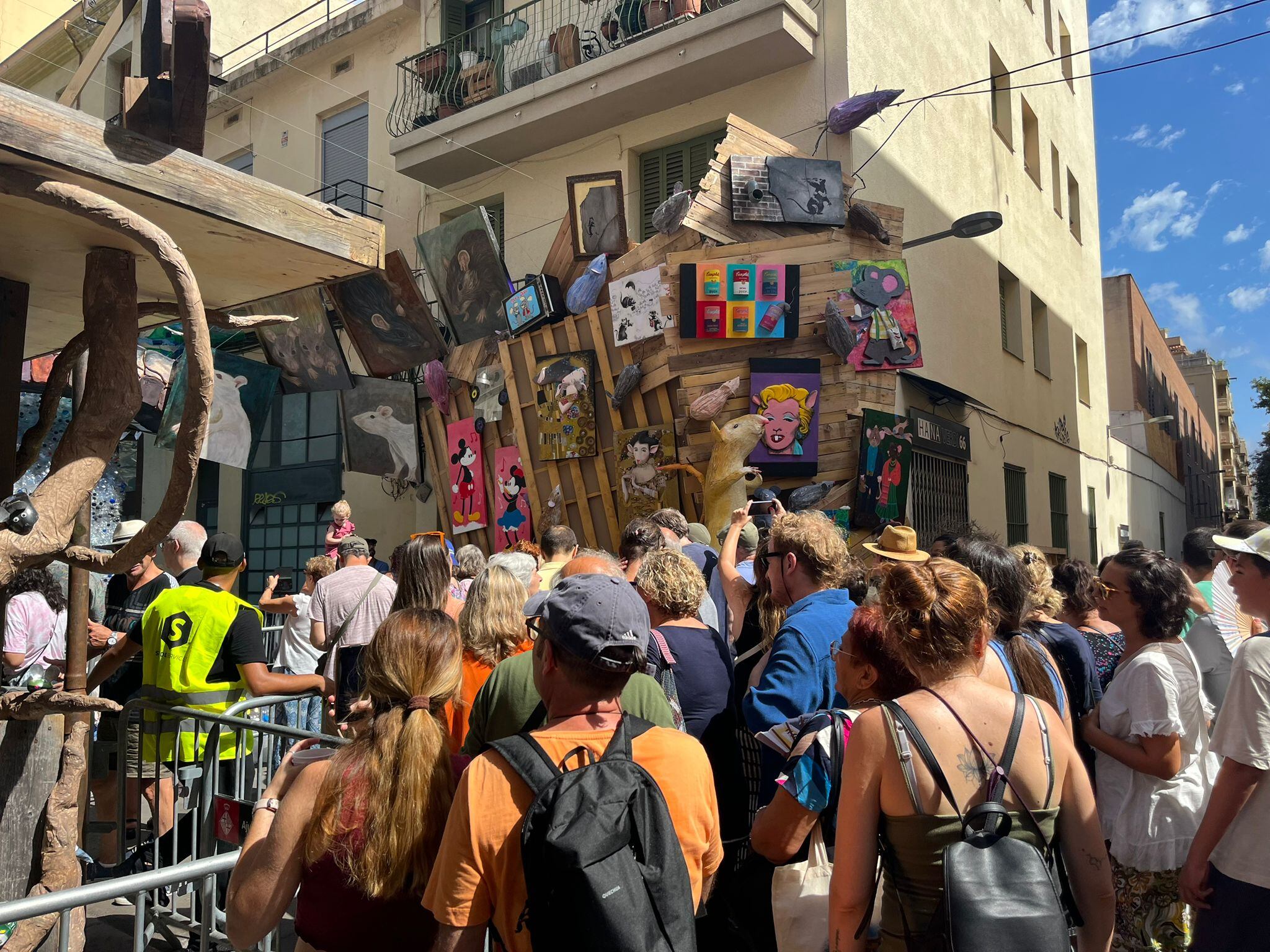 Carrers engalanats a les festes de Gràcia 2023