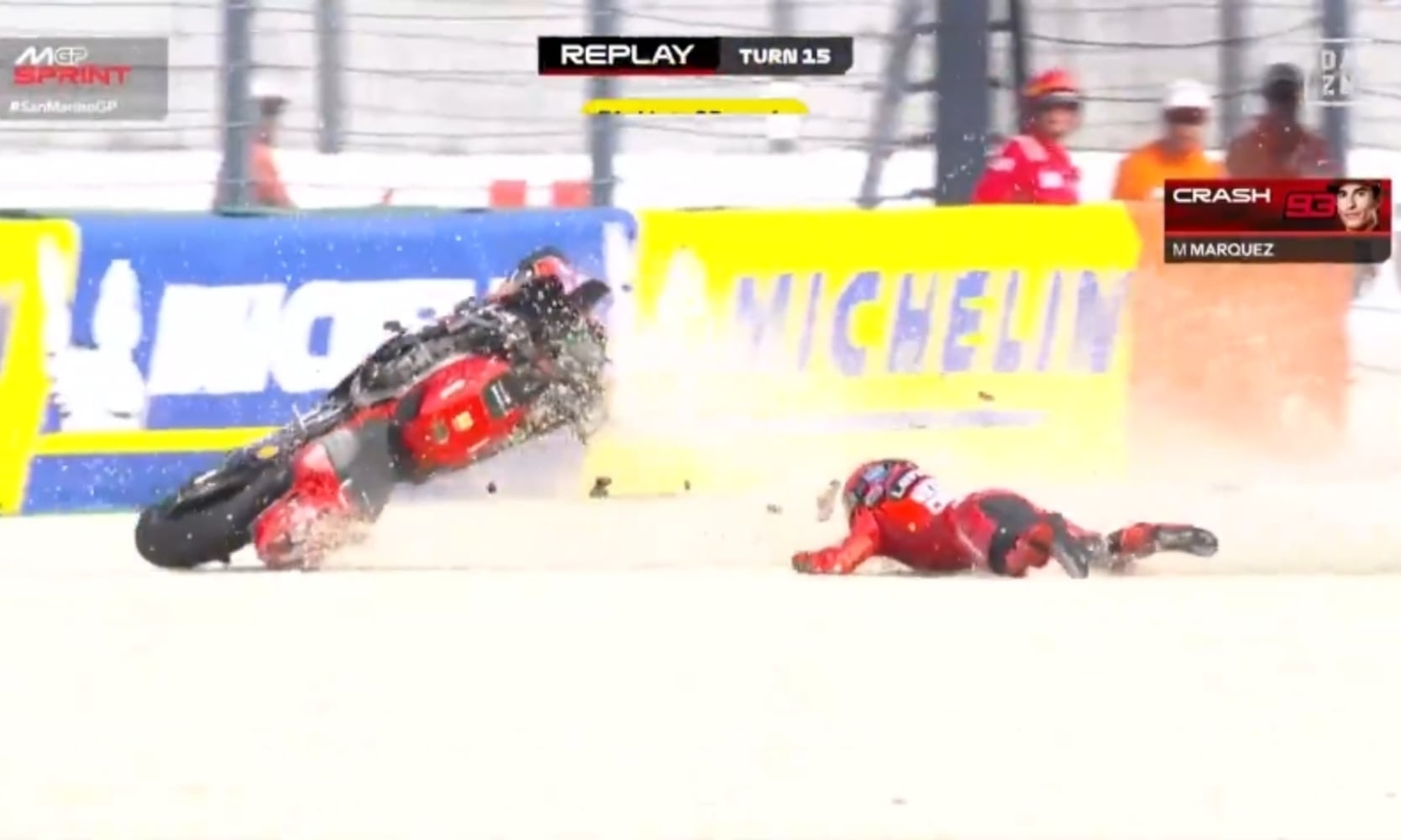 Marc Márquez se va al suelo en el 'sprint' del GP de San Marino