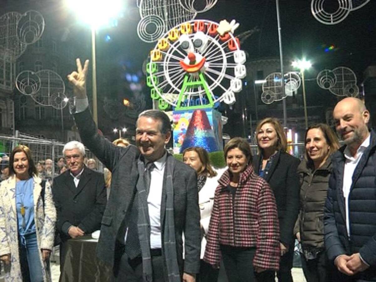 La noria de navidad corona el meco del entroido vigués