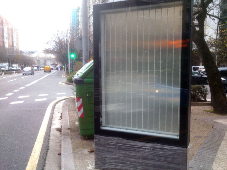 Panel en Avenida de Madrid con Isabel II