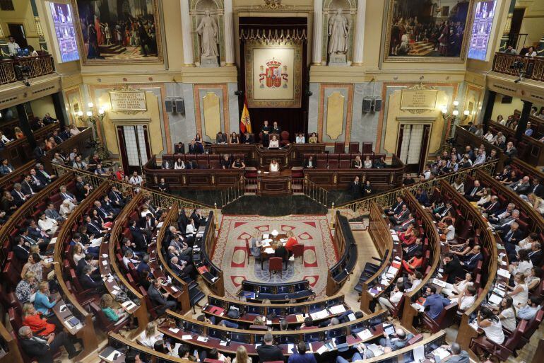 Vista general del hemiciclo del Congreso de los Diputasdos tras la sesión constitutiva de las Cortes Generales de la XII Legislatura.