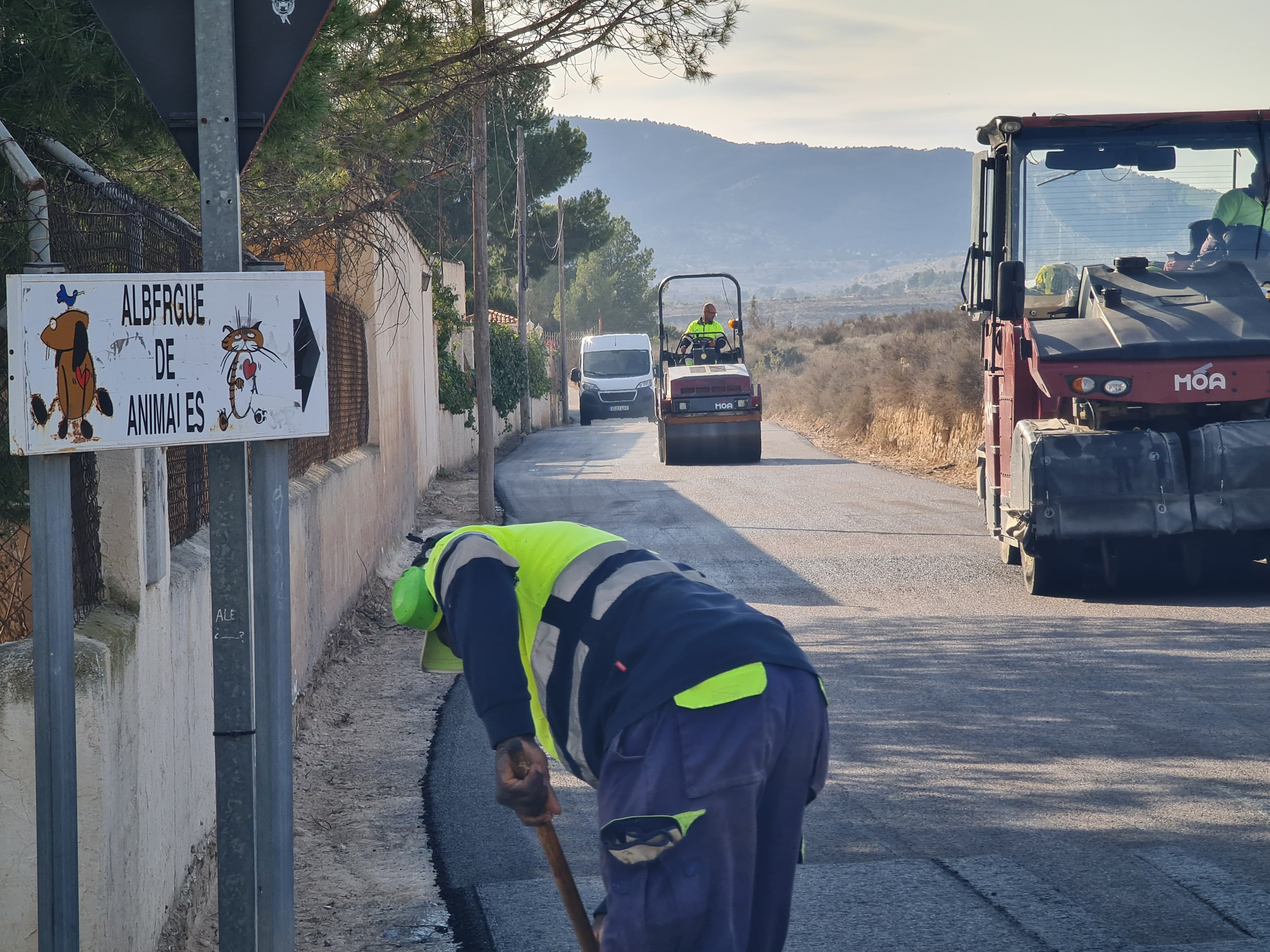 Las obras han abarcado el pavimentado de más de 2.000 metros cuadrados de camino.