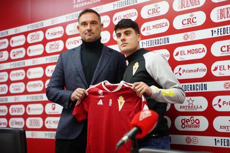 Javi Recio junto a Enol Coto en la presentación del lateral diestro