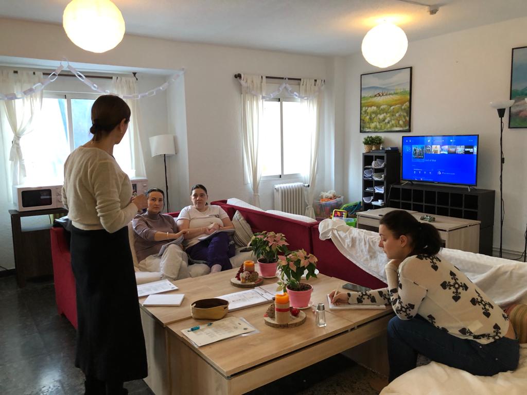 Mujeres ucranianas dando clases de español en la fundación Jaime Garralda