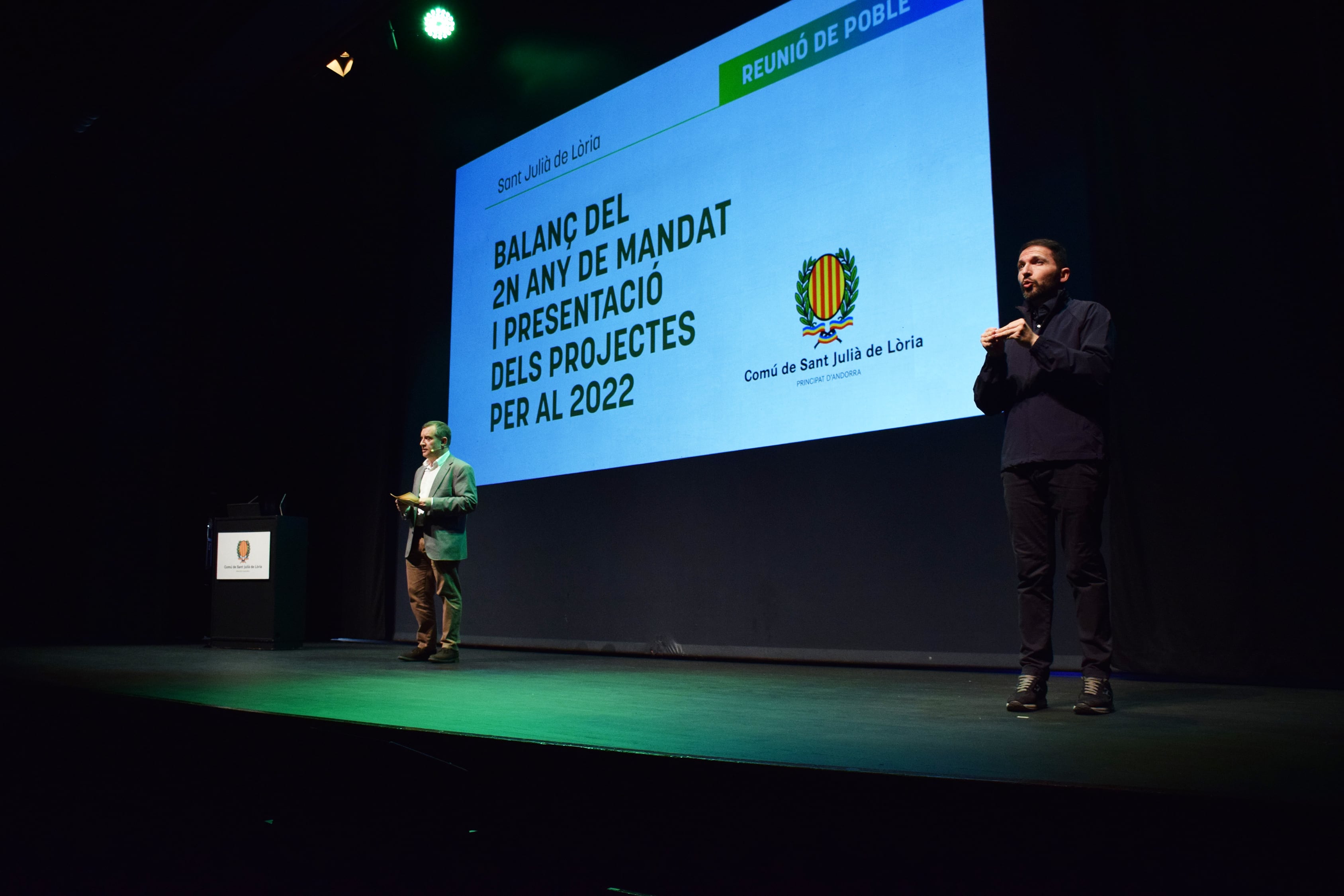 El cònsol major de Sant Julià de Lòria, Josep Majoral, durant la reunió de poble per fer balanç any del segon any de mandat del comú de Sant Julià de Lòria.