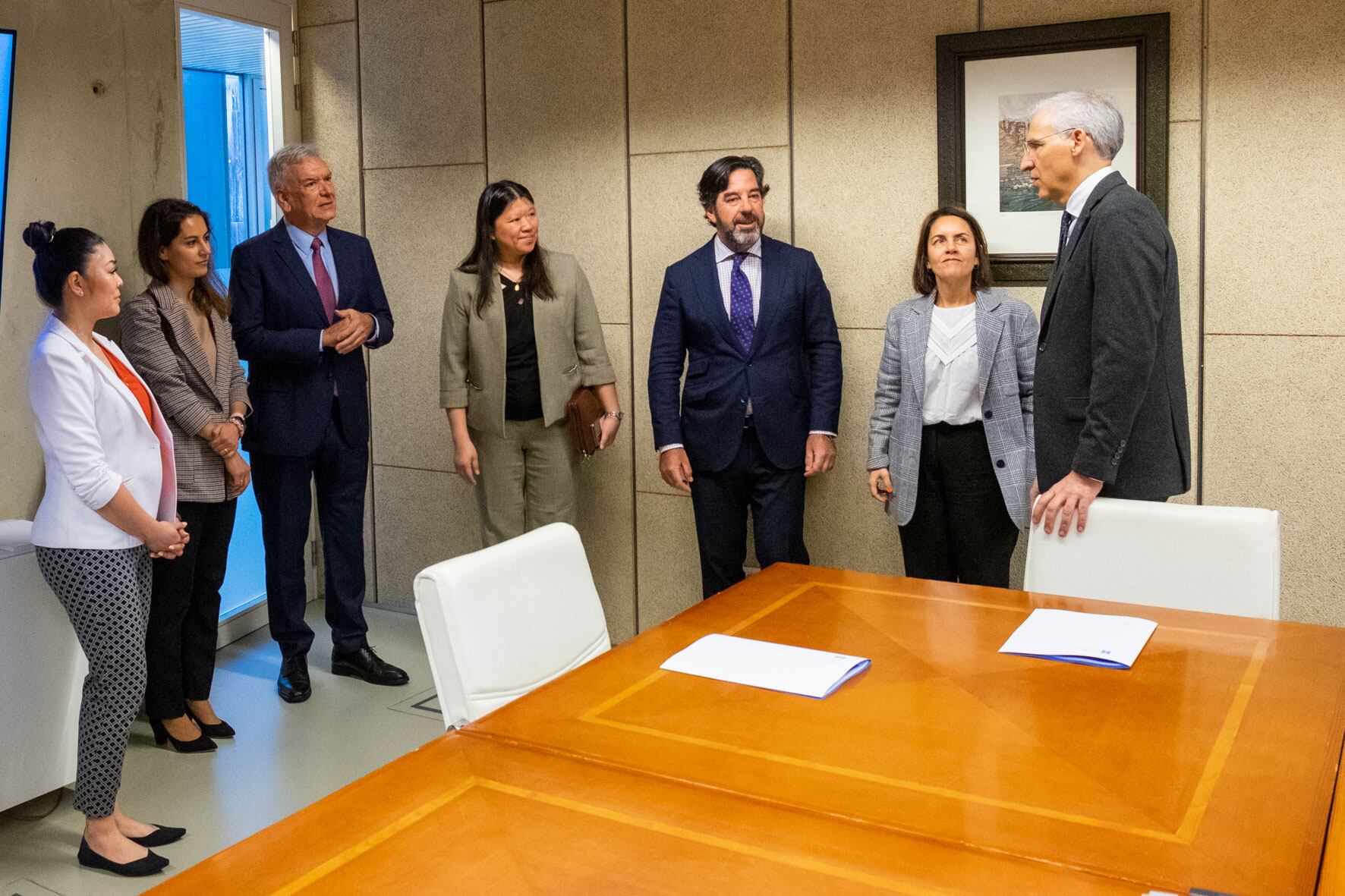 Francisco Conde durante el encuentro con representantes de la compañía Boeing