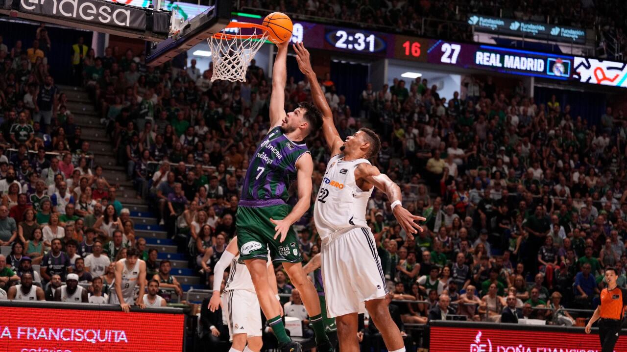 El Unicaja Málaga ante el Real Madrid en el Pabellón Martín Carpena