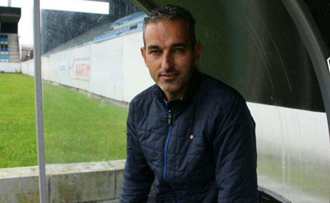 Pablo Lago, en el banquillo del Torrelavega