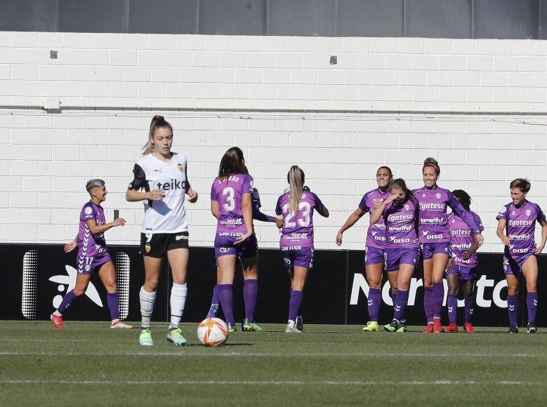 Las jugadoras del Granadilla celebran su triunfo.