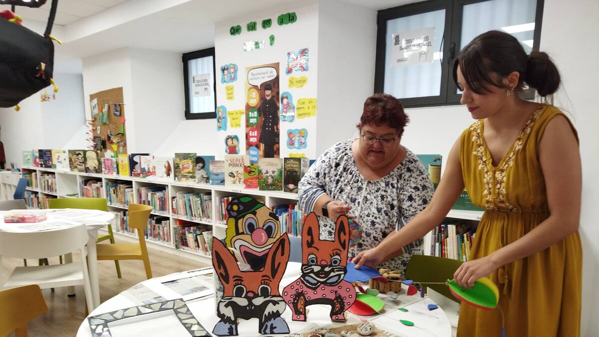 Tallers de manualitats i reciclatge en les biblioteques de Tirisiti i dels Dracs