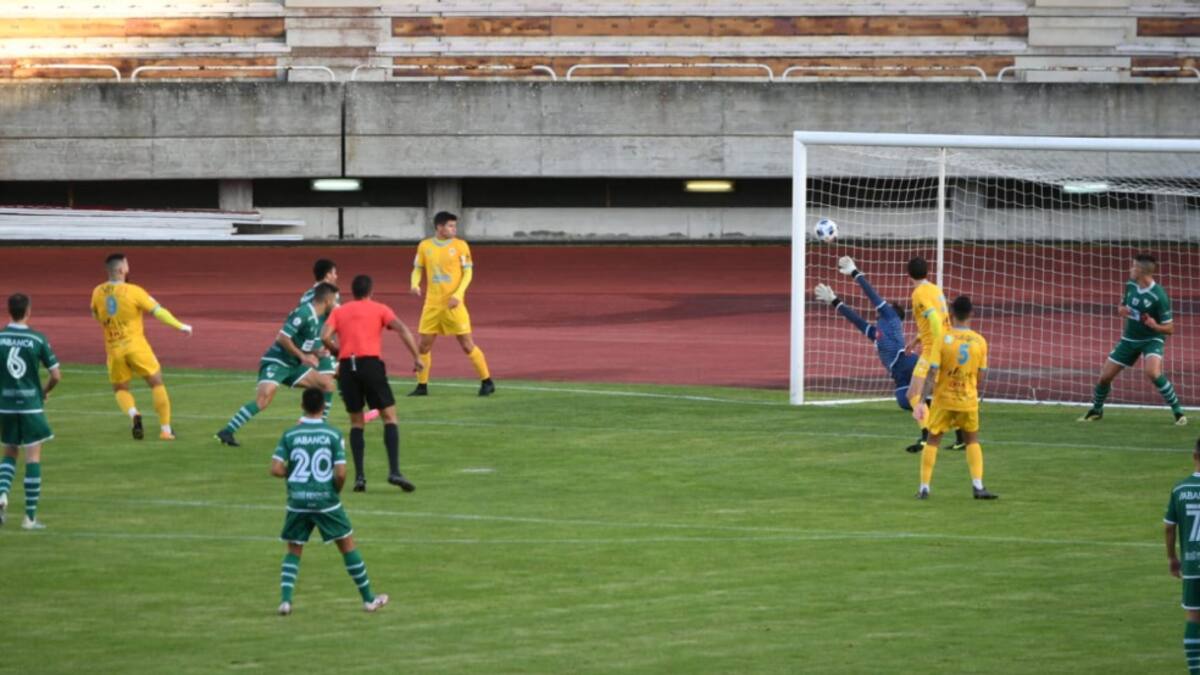 Primo afina, el Compos gana