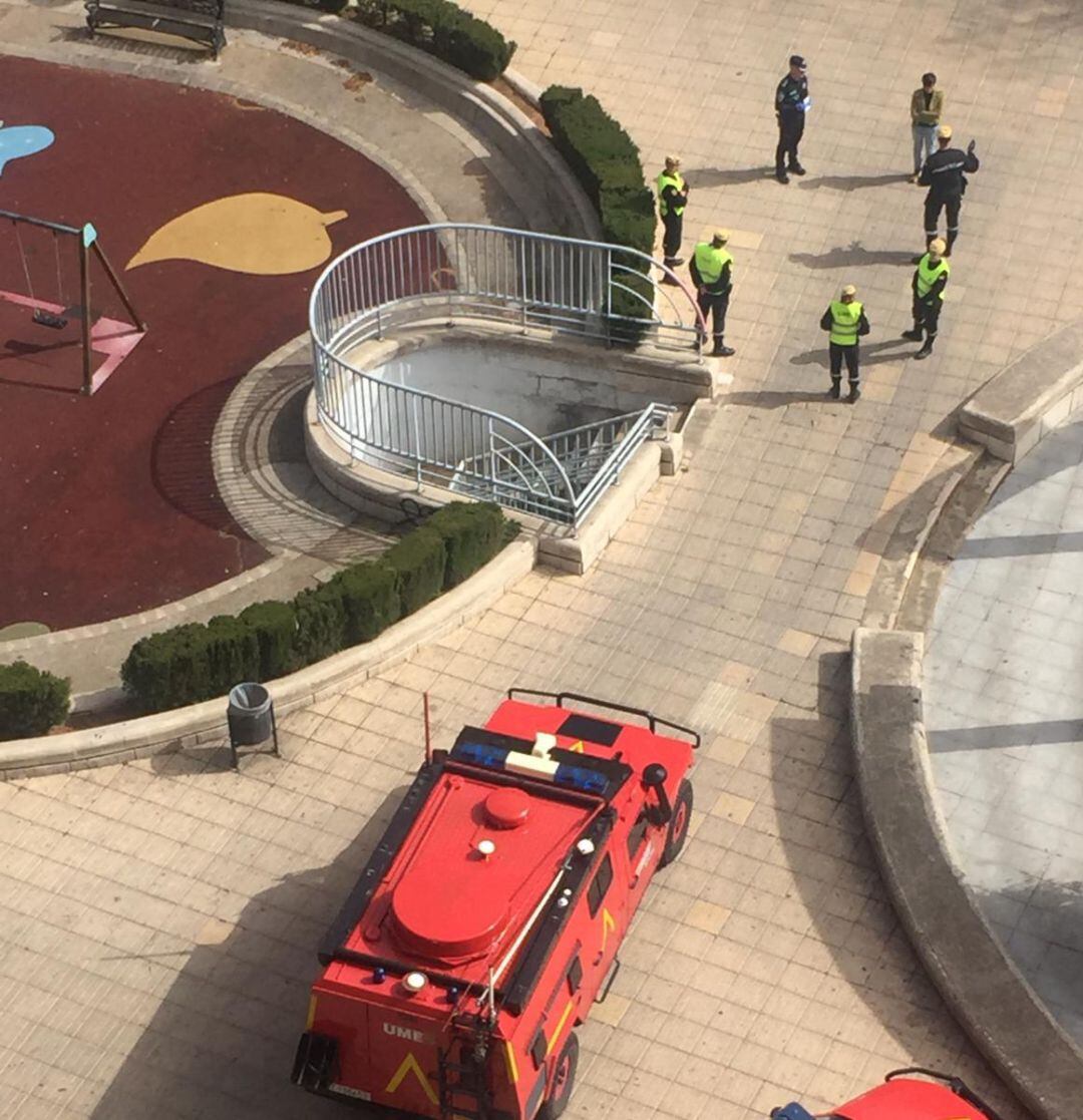 Agentes y vehículos de la UME en Puertollano