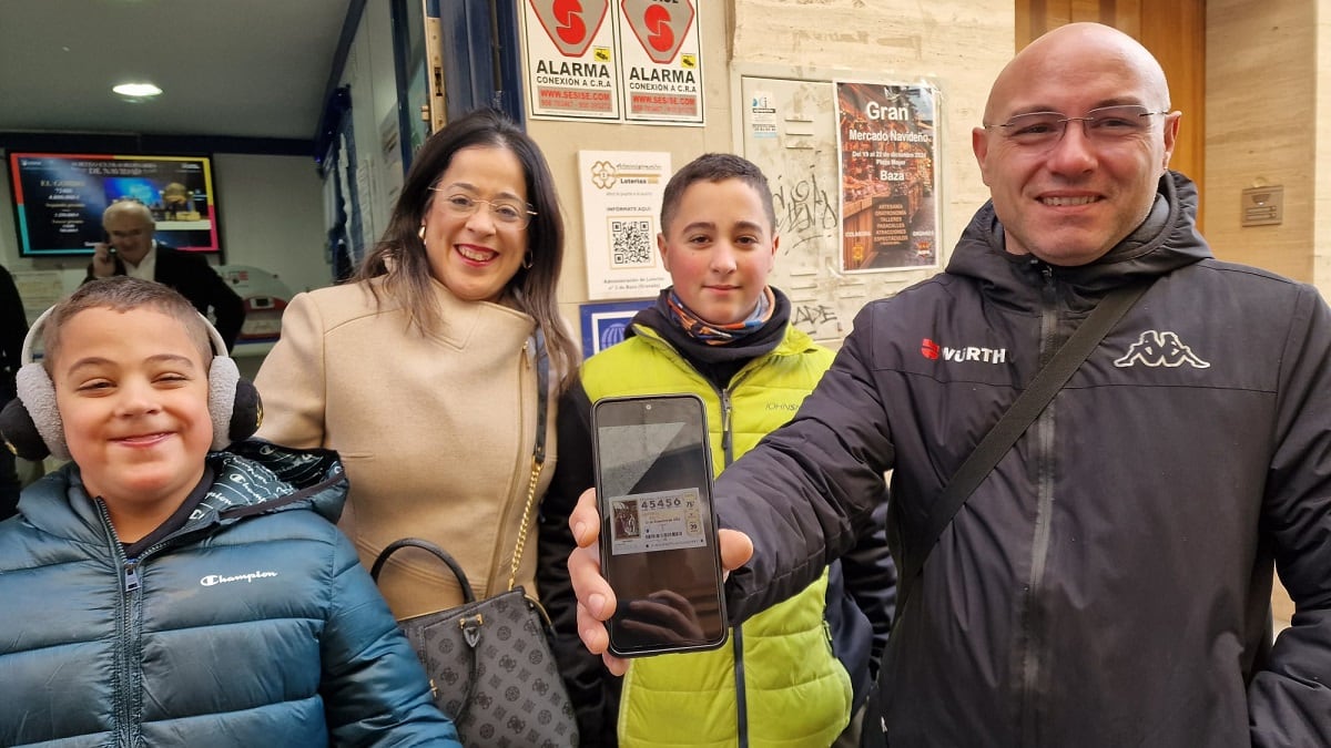 Agraciados en Baza por el quinto premio de la Lotería de Navidad 2024