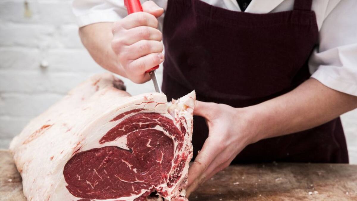 Una carnicería tiene que dejar de partir carne por el ruido que provoca