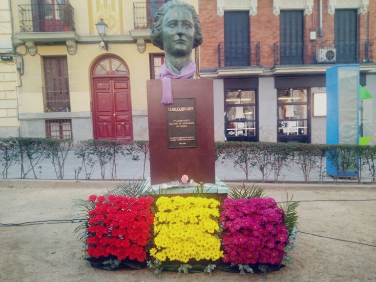 El busto de Clara Campoamor homenajeado por su 130 aniversario