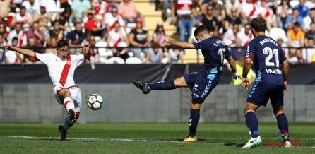 Con este disparo marcó Buendía el gol de la Cultural en Vallecas