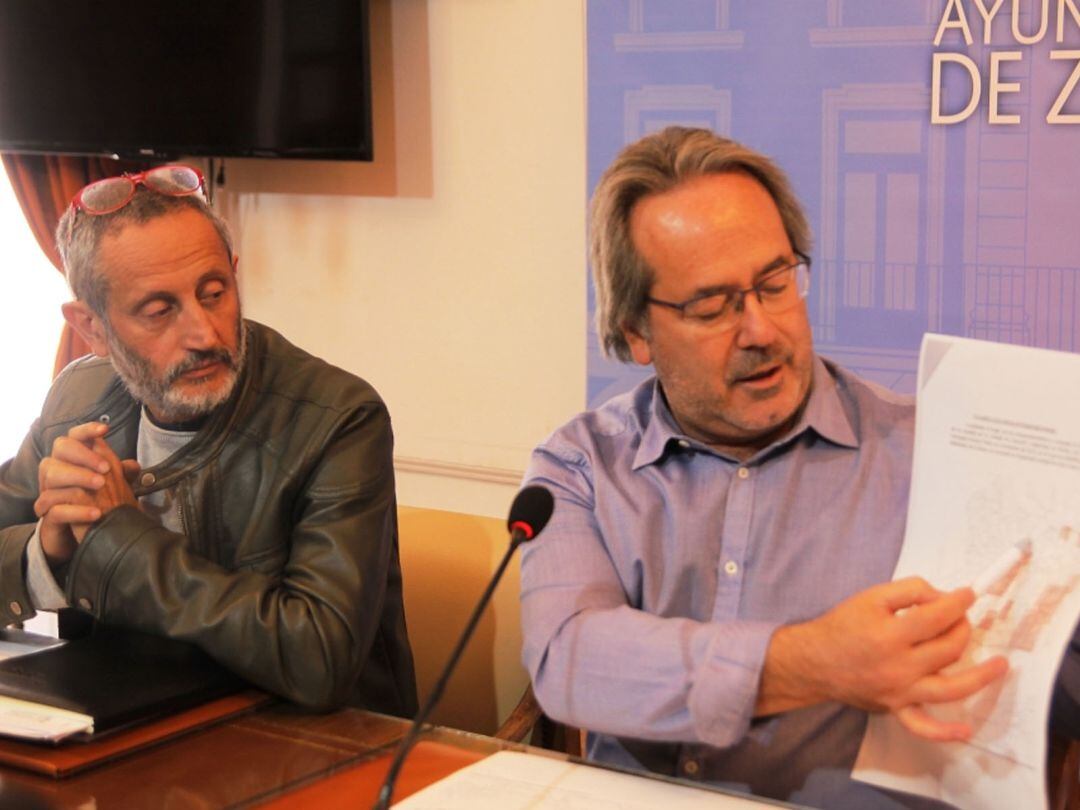 El concejal de Urbanismo, Romualdo Fernández, y el alcalde de Zamora, Francisco Guarido durante una rueda de prensa