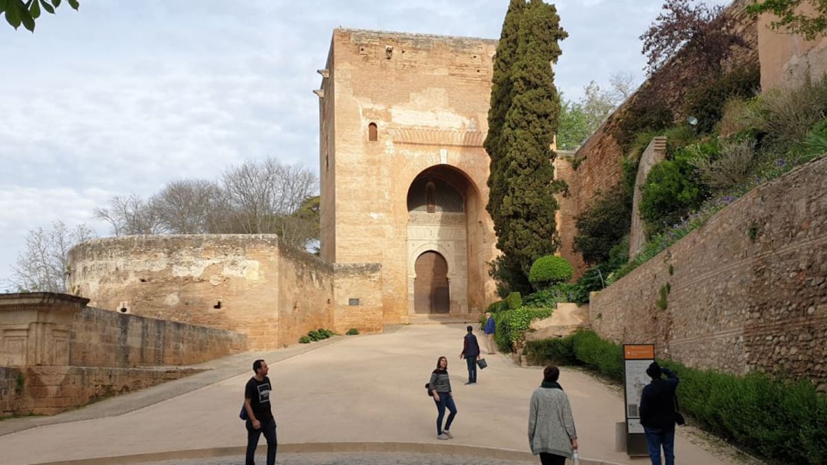 La Alhambra cerrada, la imagen más gráfica de las consecuencias de la crisis sanitaria global