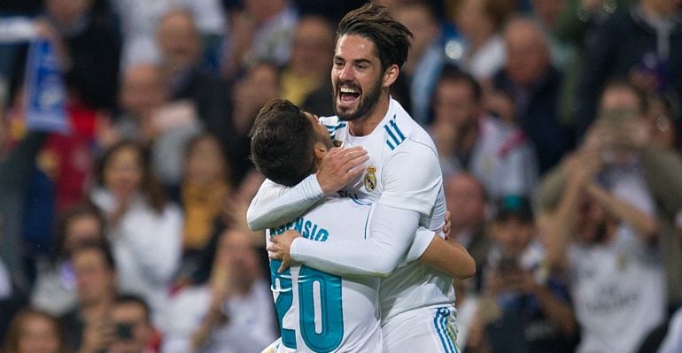 Isco y Asensio celebran el segundo gol del Real Madrid