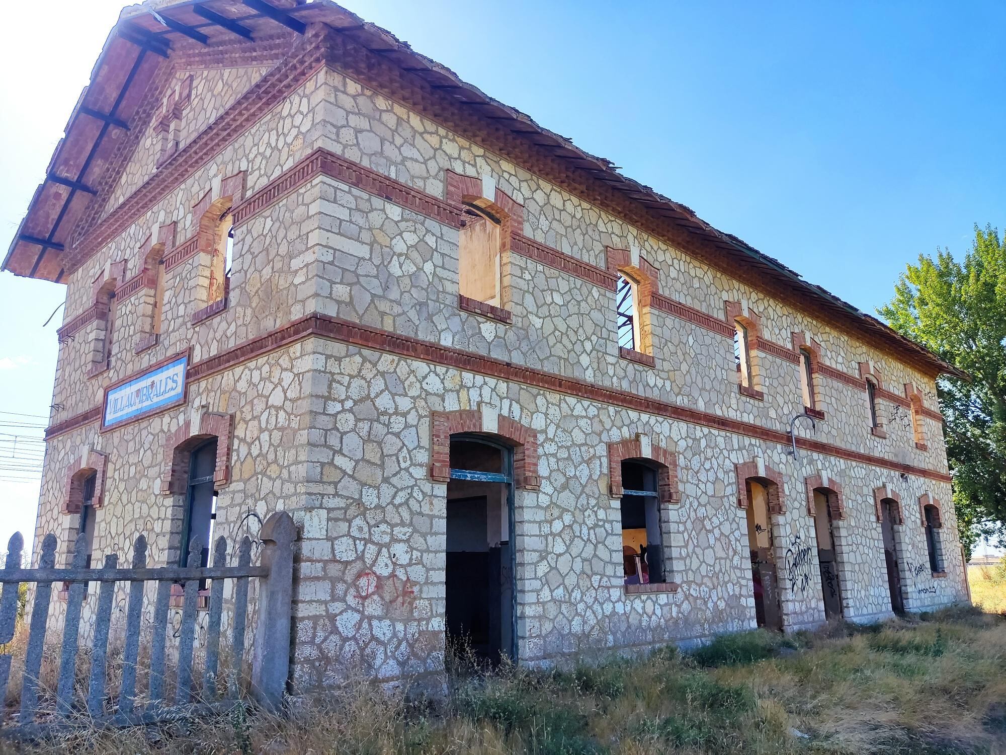 Edificio en estado ruinoso en la provincia de Palencia