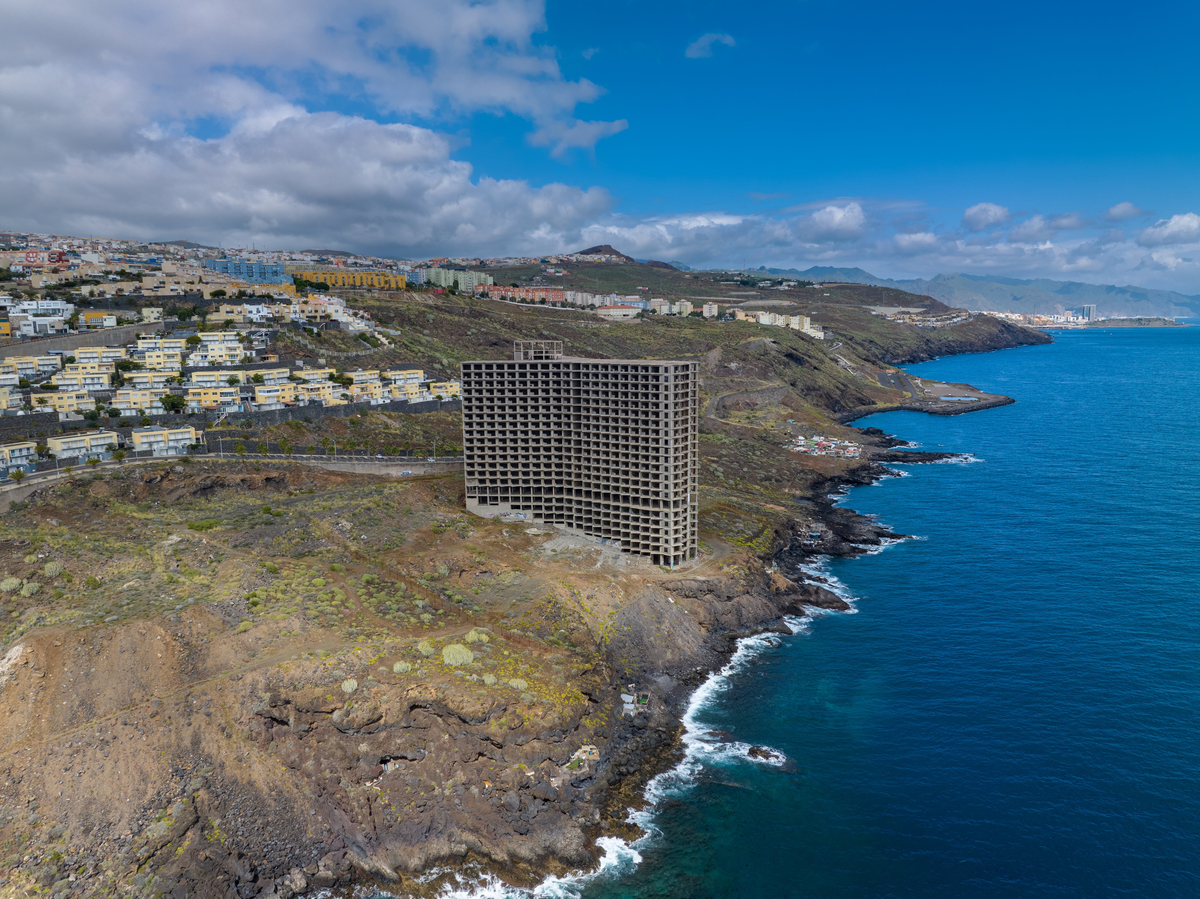 Hotel abandonado en Añaza, Santa Cruz de Tenerife (Getty Images).