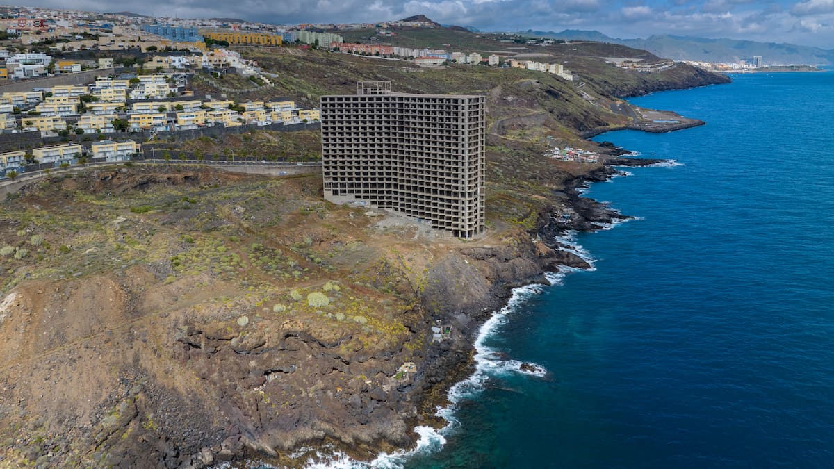 "Si preocupa poco el paisaje, que preocupe la seguridad": la reflexión de un urbanista tras la tragedia en el hotel abandonado de Añaza