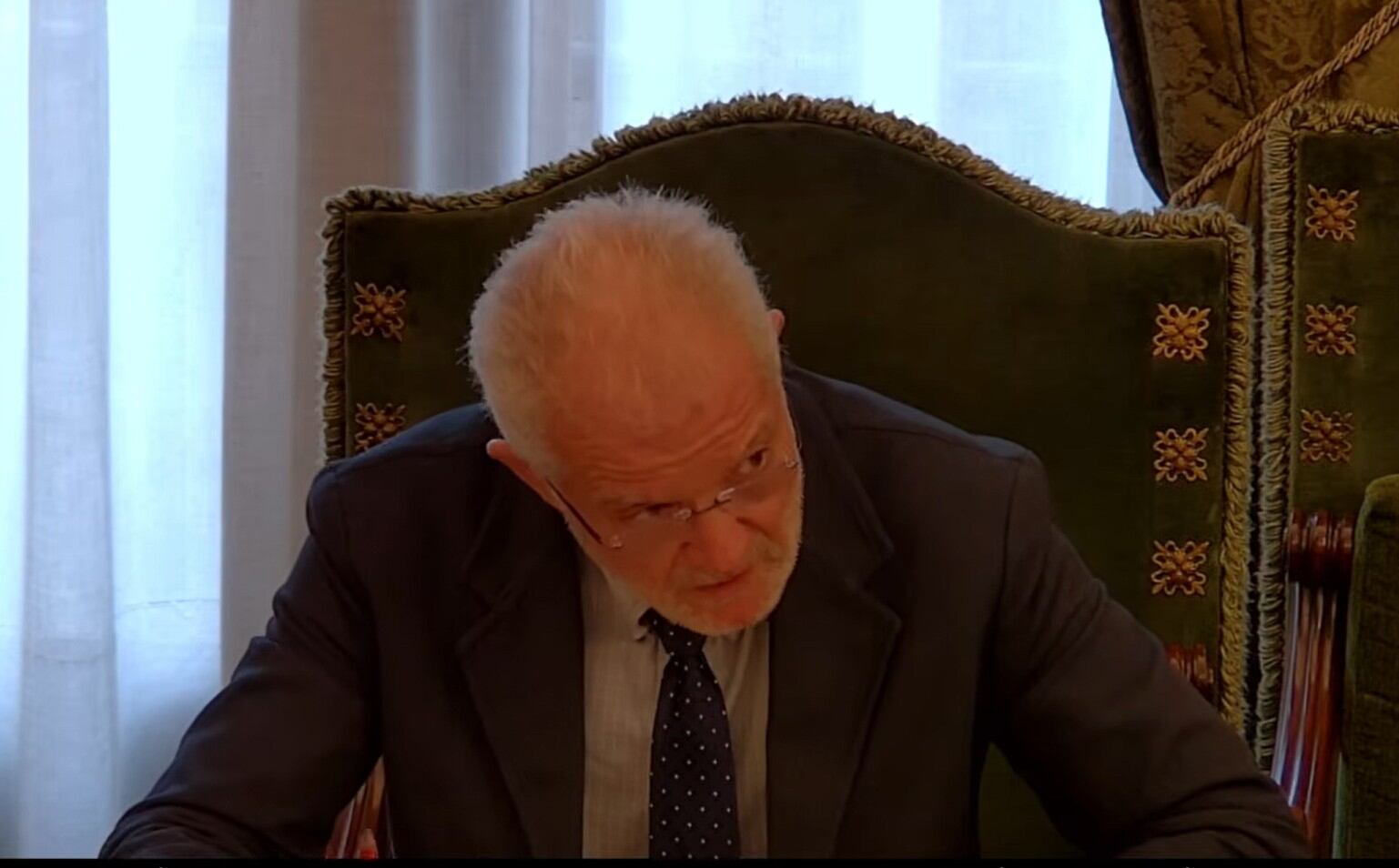 El concejal de UPN Juan José Echeverría, durante la comisión municipal en la que ha sido reprobado.