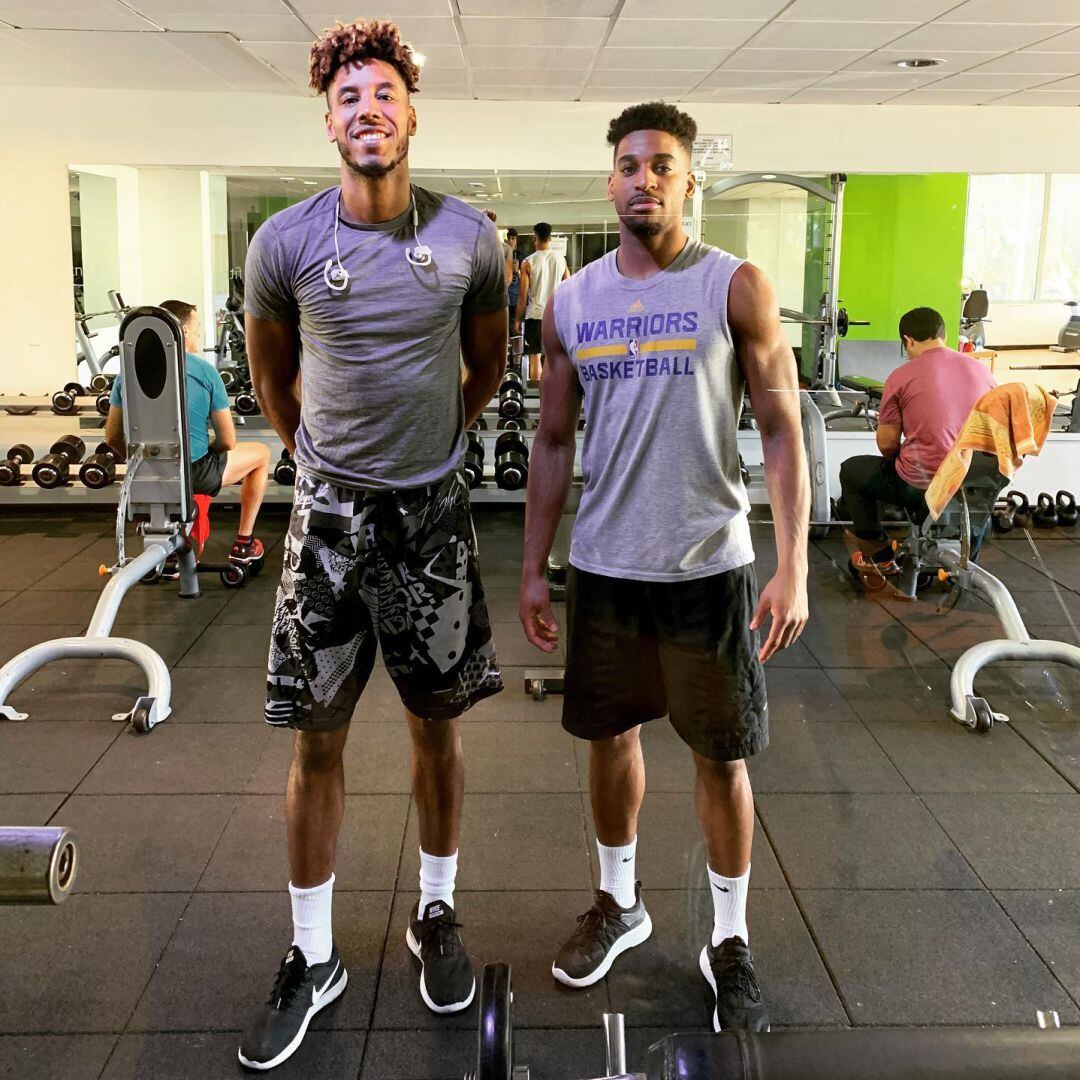 Newby, a la derecha, junto a Kelly.