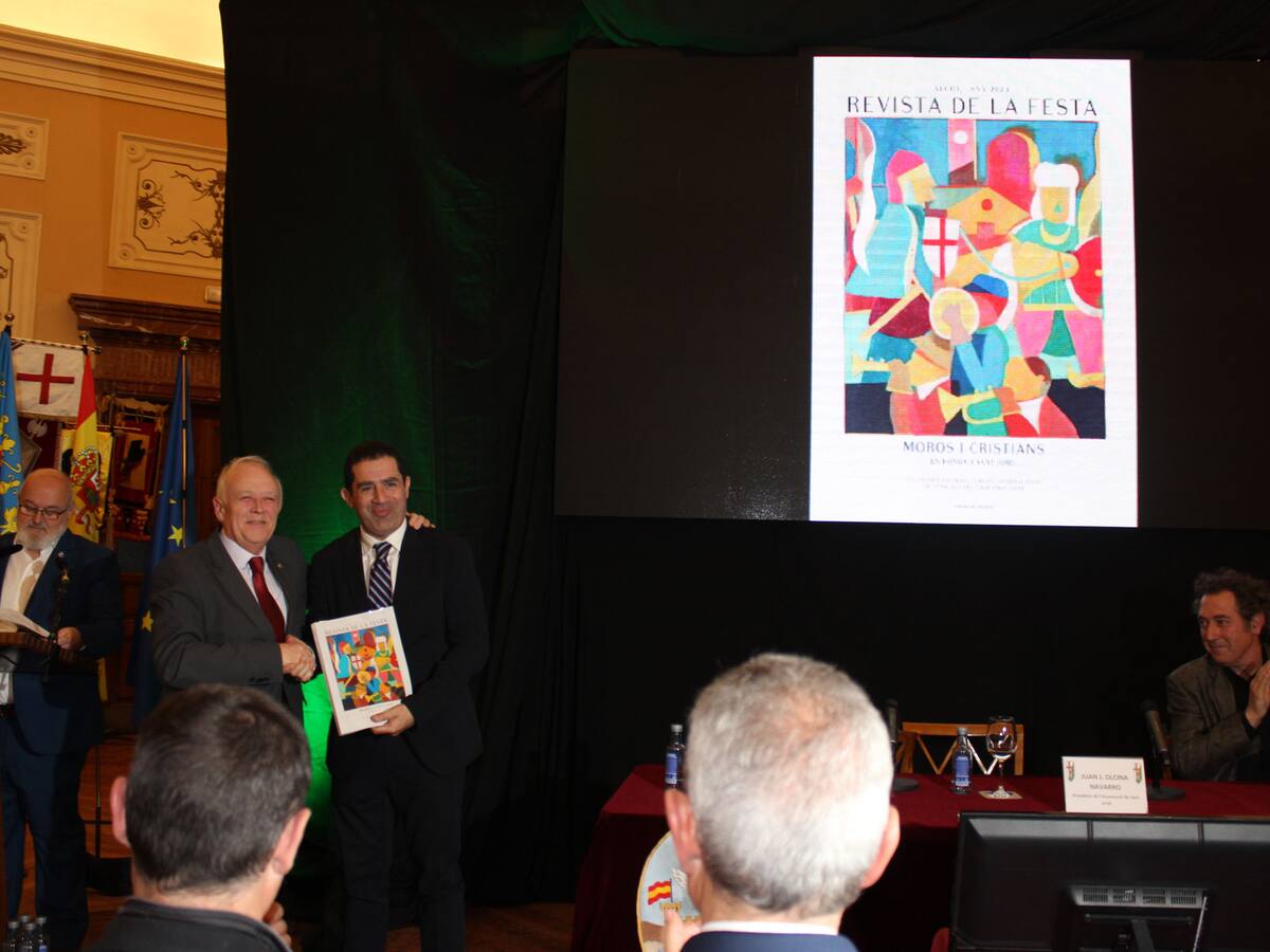 Jordi Vila representa el caos organizado en la portada de la Revista de Fiestas de 2023