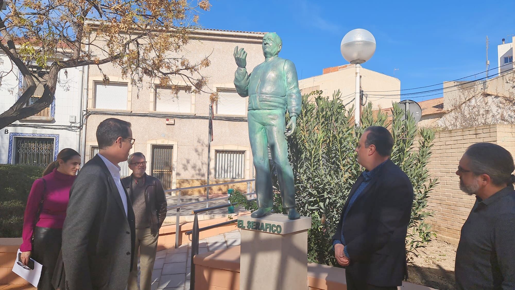 Homenaje a El Seráfico en la renovada plaza Prosperidad de Elda