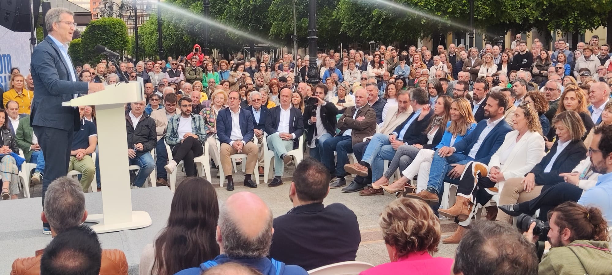 El presidente del Partido Popular interviene en el mitin celebrado en el Paseo de Begoña (Gijón).