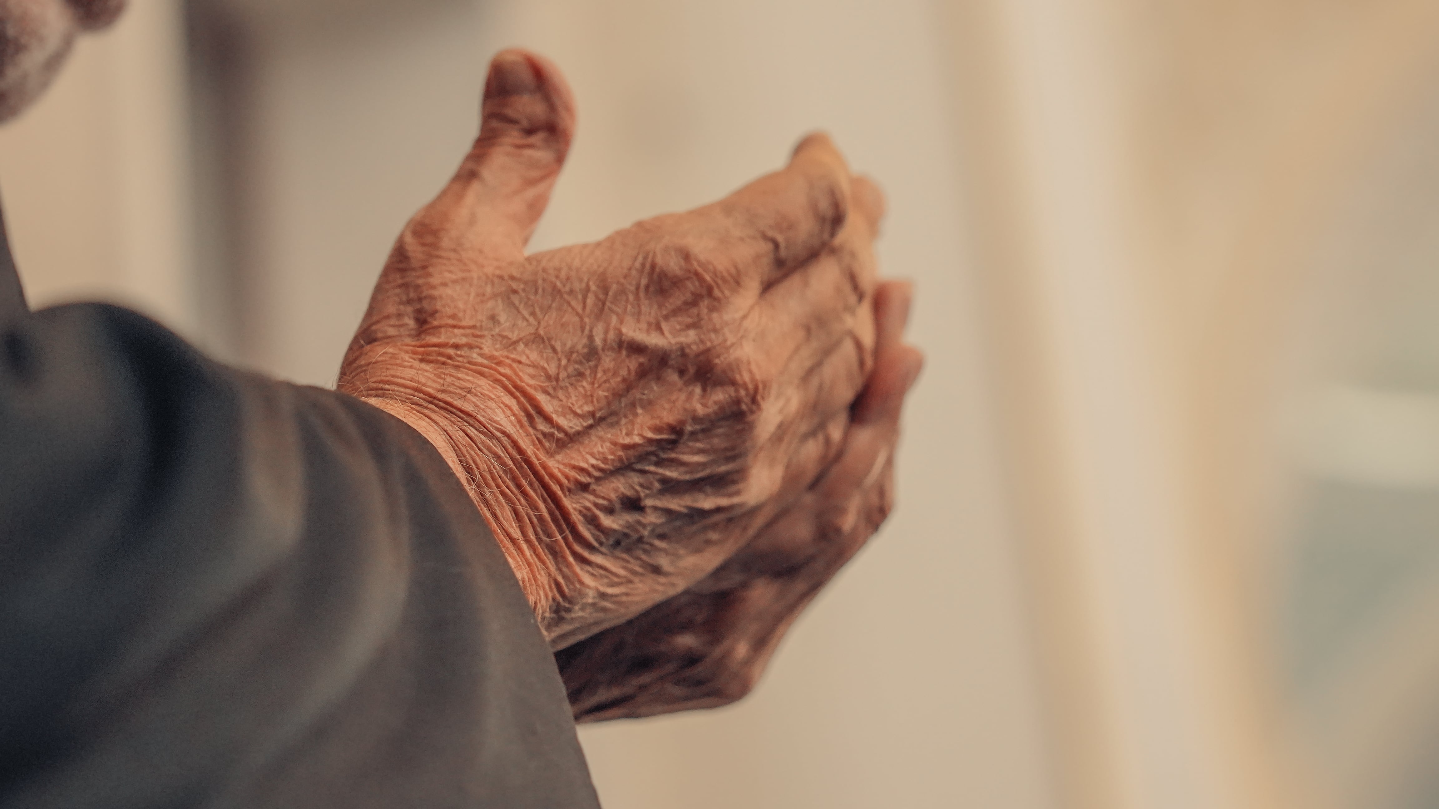 Manos de un anciano (GettyImages)